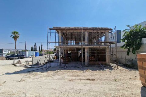 4 bedrooms Villa in Aradippou, Cyprus No. 74805 5