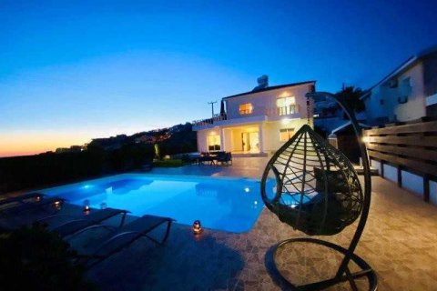 5 bedrooms House in Chloraka, Cyprus No. 29234 1