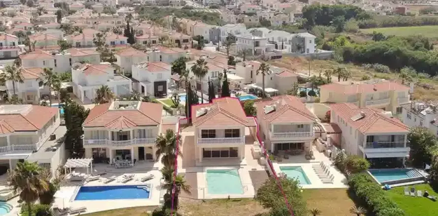 5 dormitorios Villa en Paralimni, Cyprus No. 31297