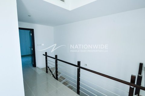 3 bedrooms Villa in Abu Dhabi, UAE No. 4033 6