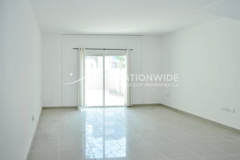 3 bedrooms Villa in Abu Dhabi, UAE No. 4033 10