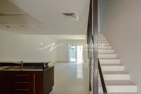 3 bedrooms Villa in Abu Dhabi, UAE No. 4033 7