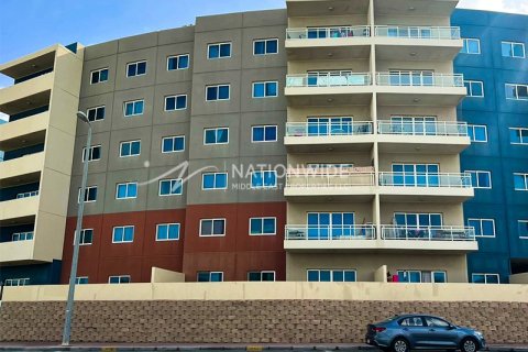 2 dormitorios Apartment en Al Reef, UAE No. 4081 1