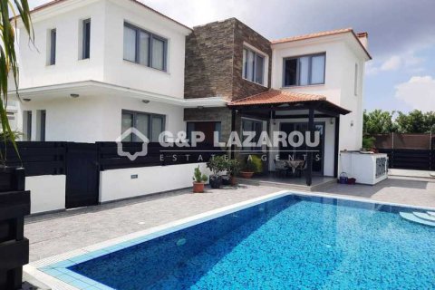 4 bedrooms House in Latsia, Cyprus No. 71878 1