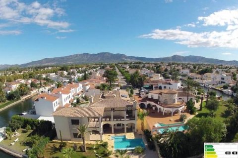 7 bedrooms House in Empuriabrava, Spain No. 25373 3