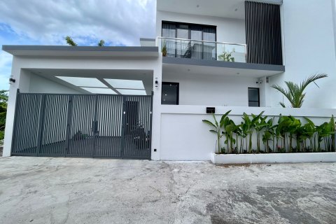 4 bedrooms Villa in Canggu, Indonesia No. 23459 1