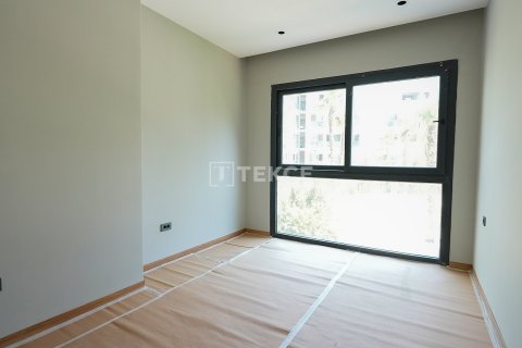 4+1 Apartment in Istanbul, Turkey No. 42352 8