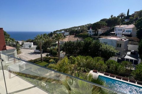 308m² House in Lloret de Mar, Spain No. 27269 1