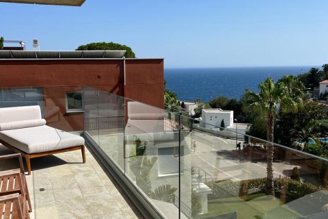 308m² House in Lloret de Mar, Spain No. 27269 3