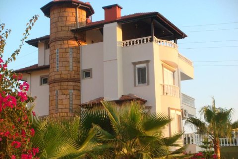 5+1 Villa in Mahmutlar, Turkey No. 14556 16