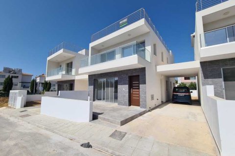 4 bedrooms Villa in Paphos, Cyprus No. 32147 1