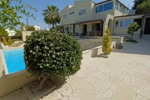 5 bedrooms House in Tala, Cyprus No. 29916 1