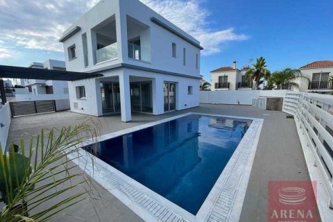 4 bedrooms Villa in Paralimni, Cyprus No. 42769 1