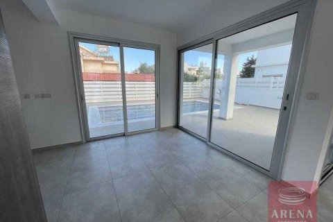 4 bedrooms Villa in Paralimni, Cyprus No. 42769 9