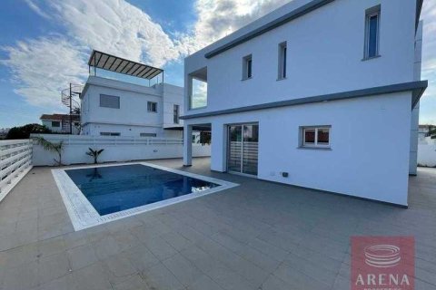 4 bedrooms Villa in Paralimni, Cyprus No. 42769 2