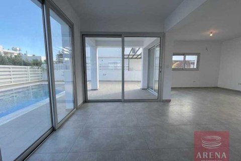 4 bedrooms Villa in Paralimni, Cyprus No. 42769 7