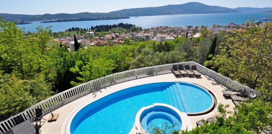 6 bedrooms House in Tivat, Montenegro No. 66873