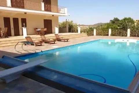 7 bedrooms Villa in Psevdas, Cyprus No. 30291 1