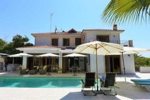 7 bedrooms Villa in Oroklini, Cyprus No. 30146 2