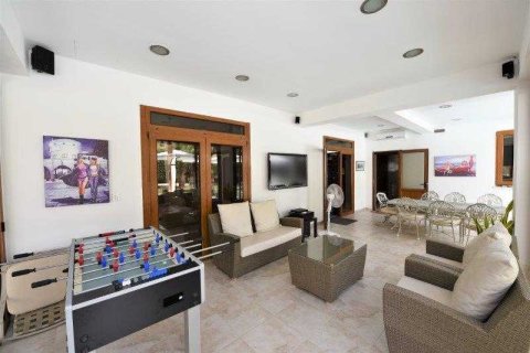 7 bedrooms Villa in Oroklini, Cyprus No. 30146 10