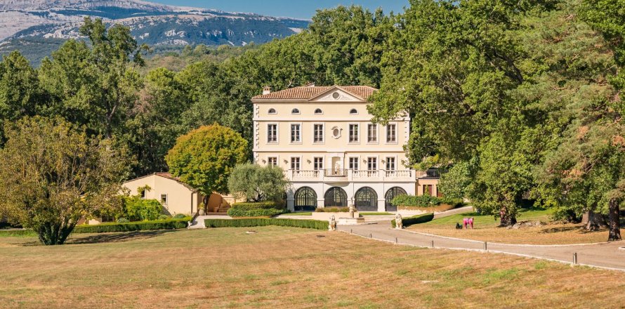 9 bedrooms Villa in Fayence, France No. 69156