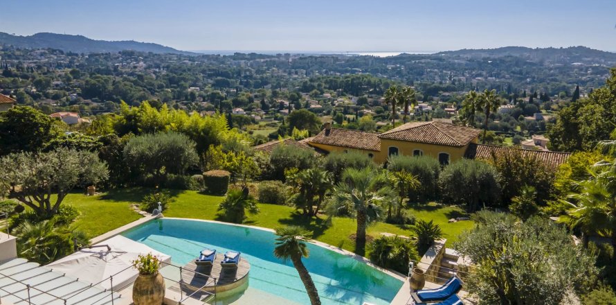 5 bedrooms Villa in Mougins, France No. 69145