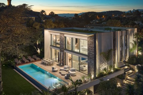 5 bedrooms Villa in Cannes, France No. 69157 2