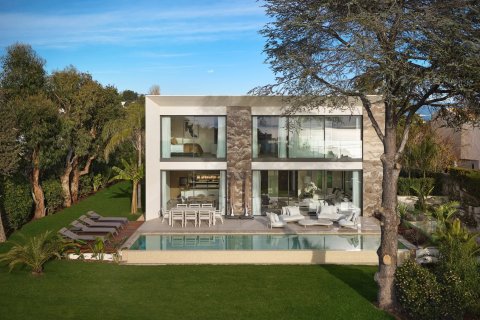 5 bedrooms Villa in Cannes, France No. 69157 3