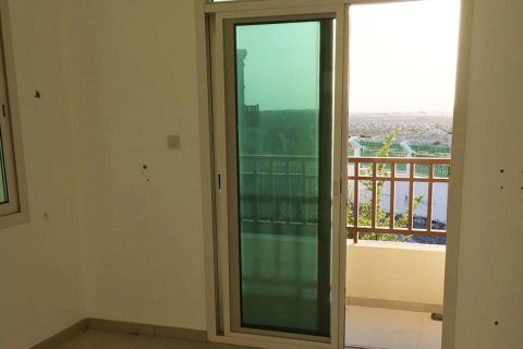 2 bedrooms Townhouse in Al Ghadeer, UAE No. 7380 2