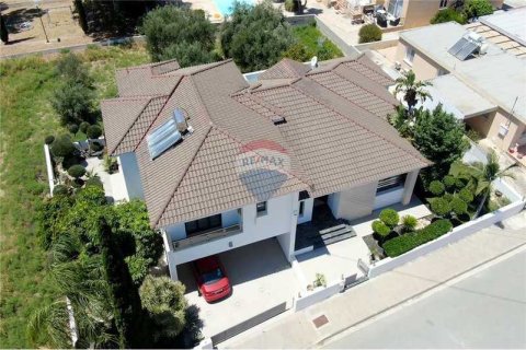 6 bedrooms House in Oroklini, Cyprus No. 62904 1