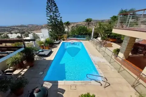 4 bedrooms Villa in Parekklisia, Cyprus No. 39892 1