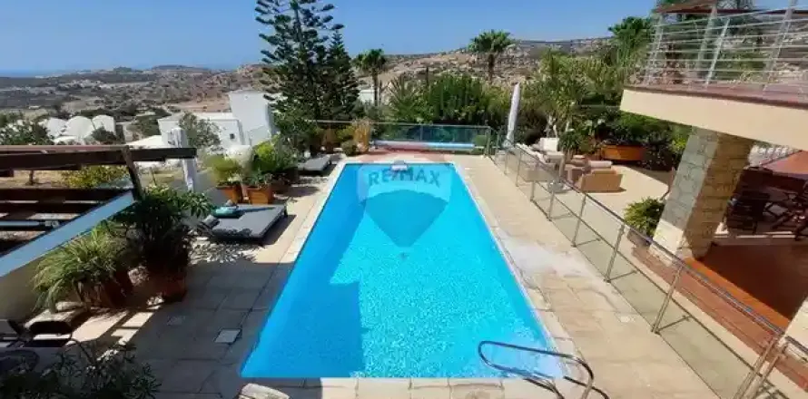 4 bedrooms Villa in Parekklisia, Cyprus No. 39892