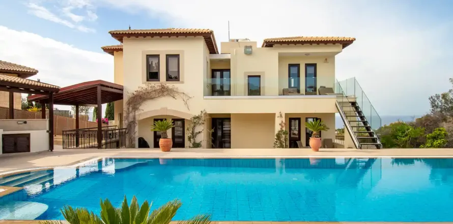 4 bedrooms Villa in Paphos, Cyprus No. 39895