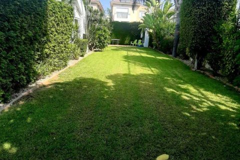 4 bedrooms Villa in Limassol, Cyprus No. 66356 2