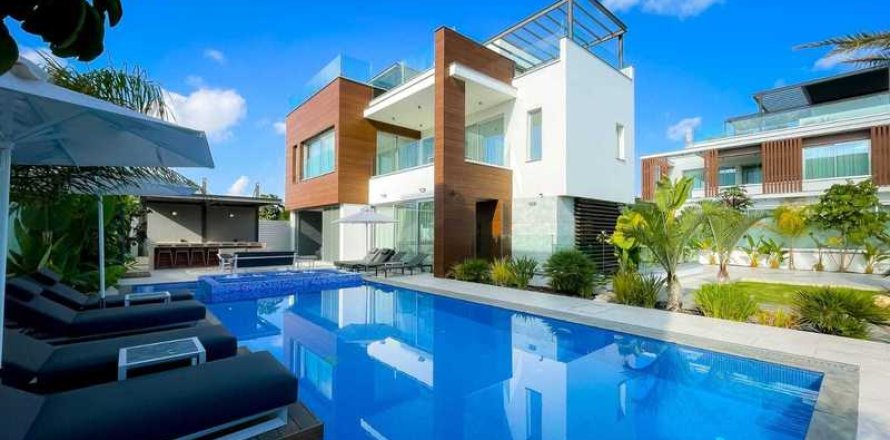 5 bedrooms Villa in Ayia Napa, Cyprus No. 31531