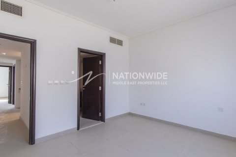 5 dormitorios Villa en Abu Dhabi, UAE No. 3940 8