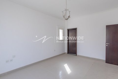 5 dormitorios Villa en Abu Dhabi, UAE No. 3940 9