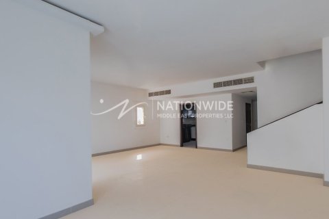 5 bedrooms Villa in Abu Dhabi, UAE No. 3940 14