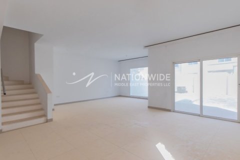 5 bedrooms Villa in Abu Dhabi, UAE No. 3940 13