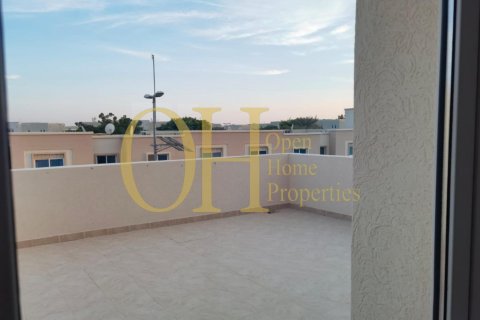 5 dormitorios Townhouse en Al Reef, UAE No. 8832 1