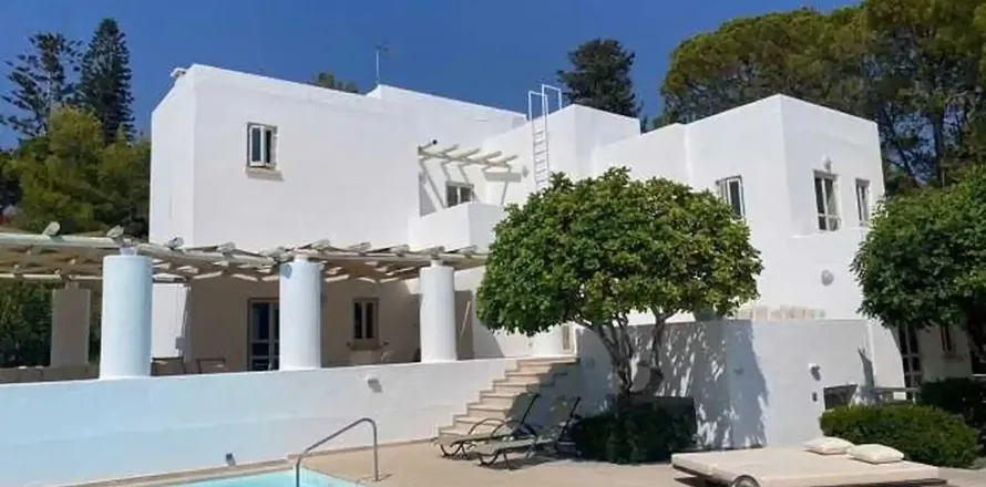 5 bedrooms Villa in Pegeia, Cyprus No. 40360