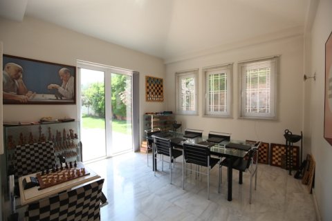 5 bedrooms Villa in Athens, Greece No. 49679 6