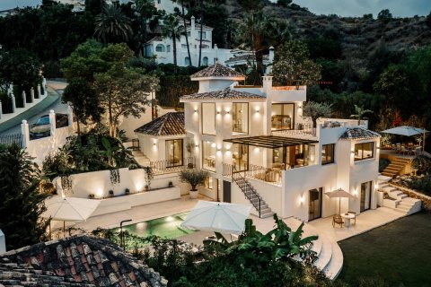 5 bedrooms Villa in Marbella, Spain No. 27345 1