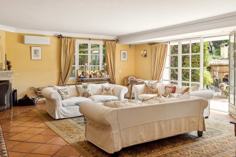 10 bedrooms Villa in Antibes, France No. 67969 15