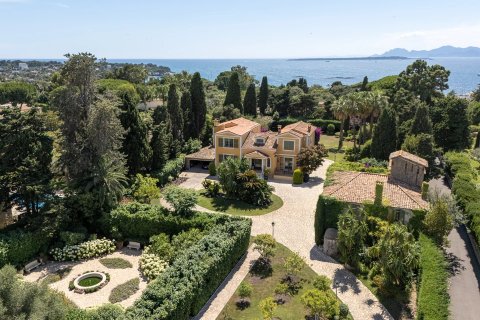 10 bedrooms Villa in Antibes, France No. 67969 1