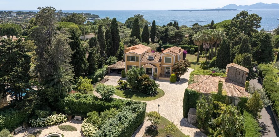 10 bedrooms Villa in Antibes, France No. 67969