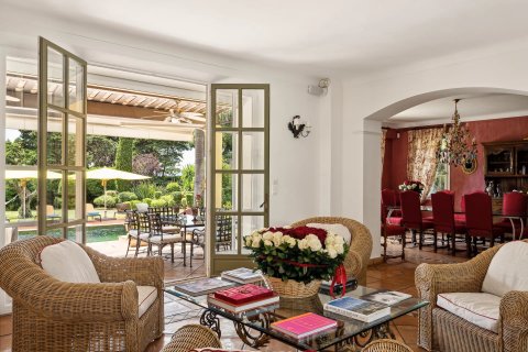 10 bedrooms Villa in Antibes, France No. 67969 13