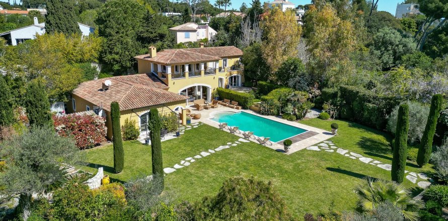 8 bedrooms Villa in Antibes, France No. 67974