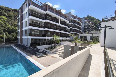 4+1 Apartment en Golcuk, Turkey No. 14242 27