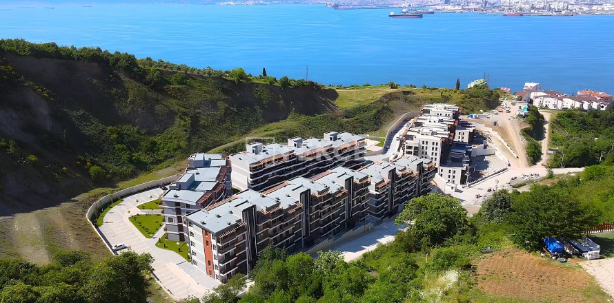 4+1 Apartment en Golcuk, Turkey No. 14242